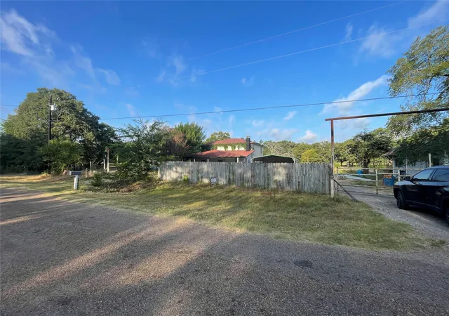 Photo 2 of Single family home for sale at 600 Vz County Road 2436, Mabank, TX 75147 | MLS# 21342877 | Listing updated on 2026-09-16
