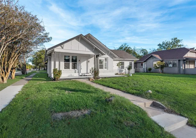 Photo 3 of Single family home for sale at 2003 Walnut St, Greenville, TX 75401 | MLS# 21343555 | Listing updated on 2026-08-17