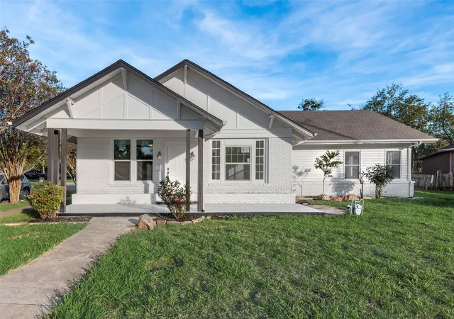 Photo 4 of Single family home for sale at 2003 Walnut St, Greenville, TX 75401 | MLS# 21343555 | Listing updated on 2026-08-17