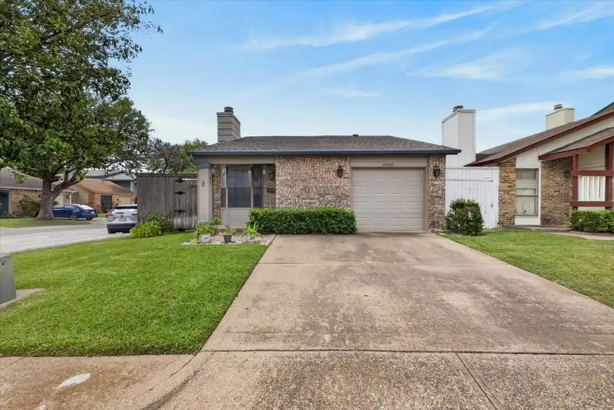 Townhouse for sale at 2802 Southern Cross Dr, Garland, TX 75044 | MLS# 21343608