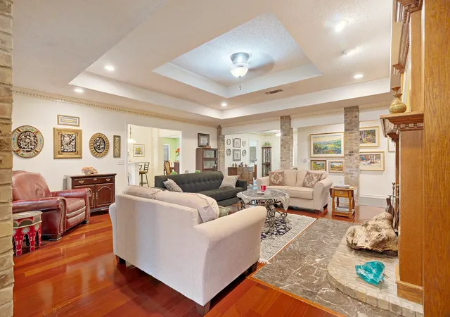 Photo 2 of Single family home for sale at 940 Brandyn Pl, Paris, TX 75462 | MLS# 21342212 | Listing updated on 2026-08-29
