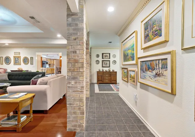 Photo 4 of Single family home for sale at 940 Brandyn Pl, Paris, TX 75462 | MLS# 21342212 | Listing updated on 2026-08-29