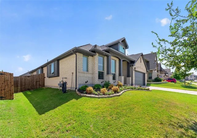 Photo 4 of Single family home for sale at 1301 Park Vista Dr, Anna, TX 75409 | MLS# 21342898 | Listing updated on 2026-08-04