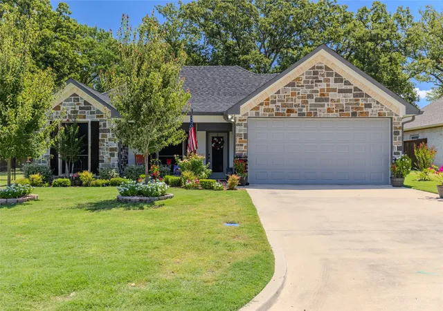 Photo 1 of Single family home for sale at 123 Oak St, Emory, TX 75440 | MLS# 21343069 | Listing updated on 2026-08-21