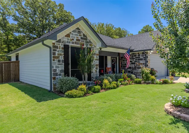 Photo 2 of Single family home for sale at 123 Oak St, Emory, TX 75440 | MLS# 21343069 | Listing updated on 2026-08-21