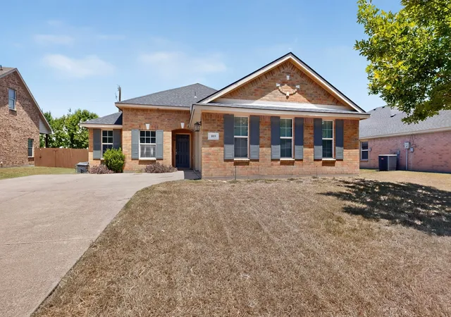 Photo 2 of Single family home for sale at 109 Harvest Hill Ln, Red Oak, TX 75154 | MLS# 21343073 | Listing updated on 2026-08-31