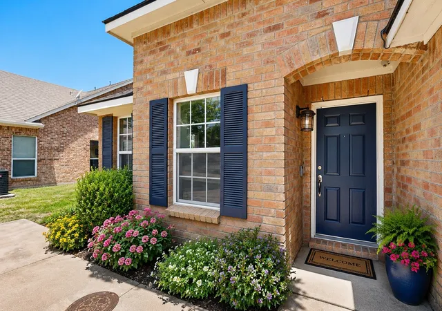 Photo 3 of Single family home for sale at 109 Harvest Hill Ln, Red Oak, TX 75154 | MLS# 21343073 | Listing updated on 2026-08-31