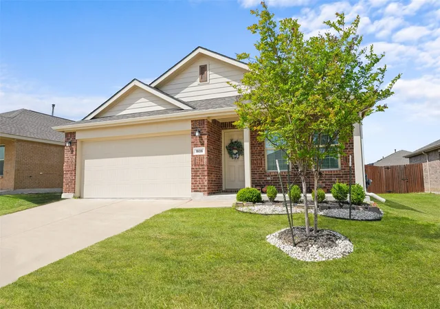 Photo 3 of Single family home for sale at 1606 Deerchase Dr, Anna, TX 75409 | MLS# 21343760 | Listing updated on 2026-08-31