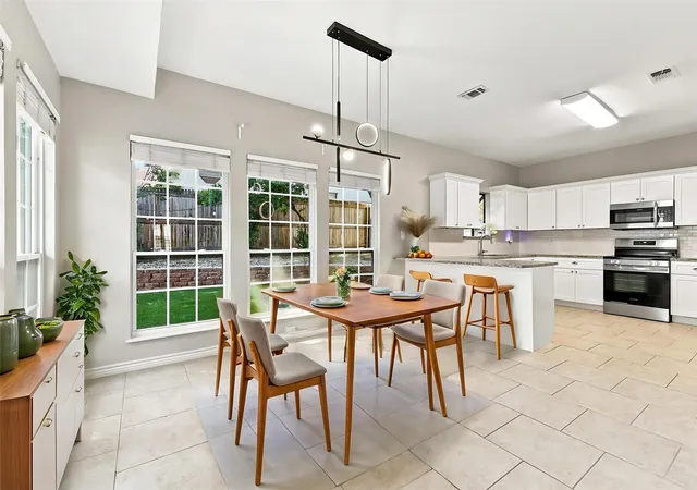 Photo 3 of Single family home for sale at 2520 Bear Haven Dr, Grapevine, TX 76051 | MLS# 21341543 | Listing updated on 2026-09-26
