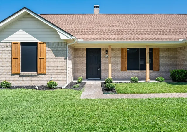 Photo 25 of Sale Pending at 504 Lexington Dr, Corsicana, TX 75110 | MLS# 21343704 | Listing updated on 2026-08-31