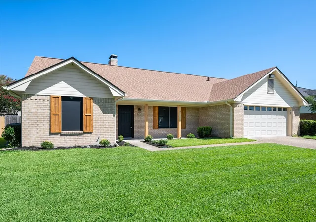 Photo 2 of Sale Pending at 504 Lexington Dr, Corsicana, TX 75110 | MLS# 21343704 | Listing updated on 2026-08-31