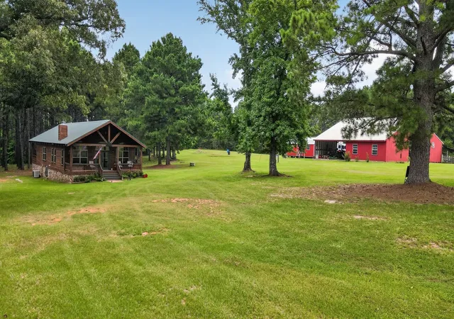Photo 3 of Single family home for sale at 200 Equestrian Cir, Jefferson, TX 75657 | MLS# 21341646 | Listing updated on 2026-08-16