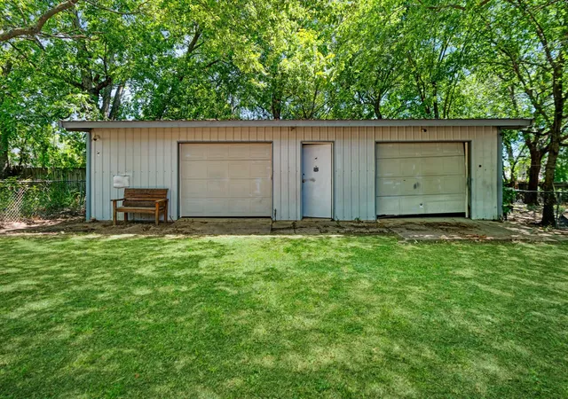 Photo 2 of Sale Pending at 202 4th St Nw, Paris, TX 75460 | MLS# 21342614 | Listing updated on 2026-09-05