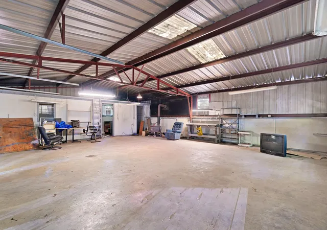 Photo 3 of Sale Pending at 202 4th St Nw, Paris, TX 75460 | MLS# 21342614 | Listing updated on 2026-09-05