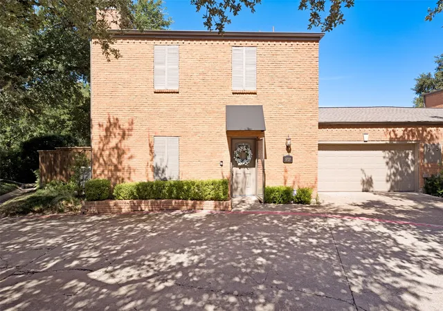 Townhouse for sale at 5727 Remington Park Sq, Dallas, TX 75252 | MLS# 21343762