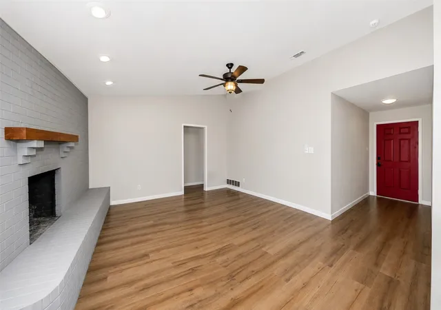 Photo 3 of Single family home for sale at 2102 Hill Top Cir, Weatherford, TX 76085 | MLS# 21343955 | Listing updated on 2026-10-06