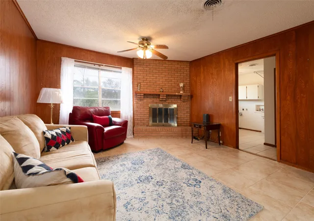 Photo 3 of Single family home for sale at 109 Old Clark Rd, Abilene, TX 79602 | MLS# 21339894 | Listing updated on 2026-08-27