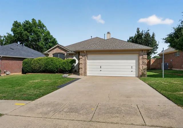 Photo 1 of Sale Pending at 2103 Meadowview Dr, Corinth, TX 76210 | MLS# 21330447 | Listing updated on 2026-09-02