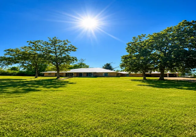 1st image of 1092 An County Road 318, Frankston, TX 75763 | MLS# 21344069