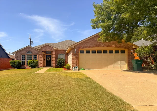 Photo 1 of Single family home for sale at 610 Brookside Dr, Cedar Hill, TX 75104 | MLS# 21343393 | Listing updated on 2026-09-02