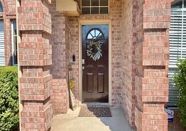 Photo 2 of Single family home for sale at 610 Brookside Dr, Cedar Hill, TX 75104 | MLS# 21343393 | Listing updated on 2026-09-02
