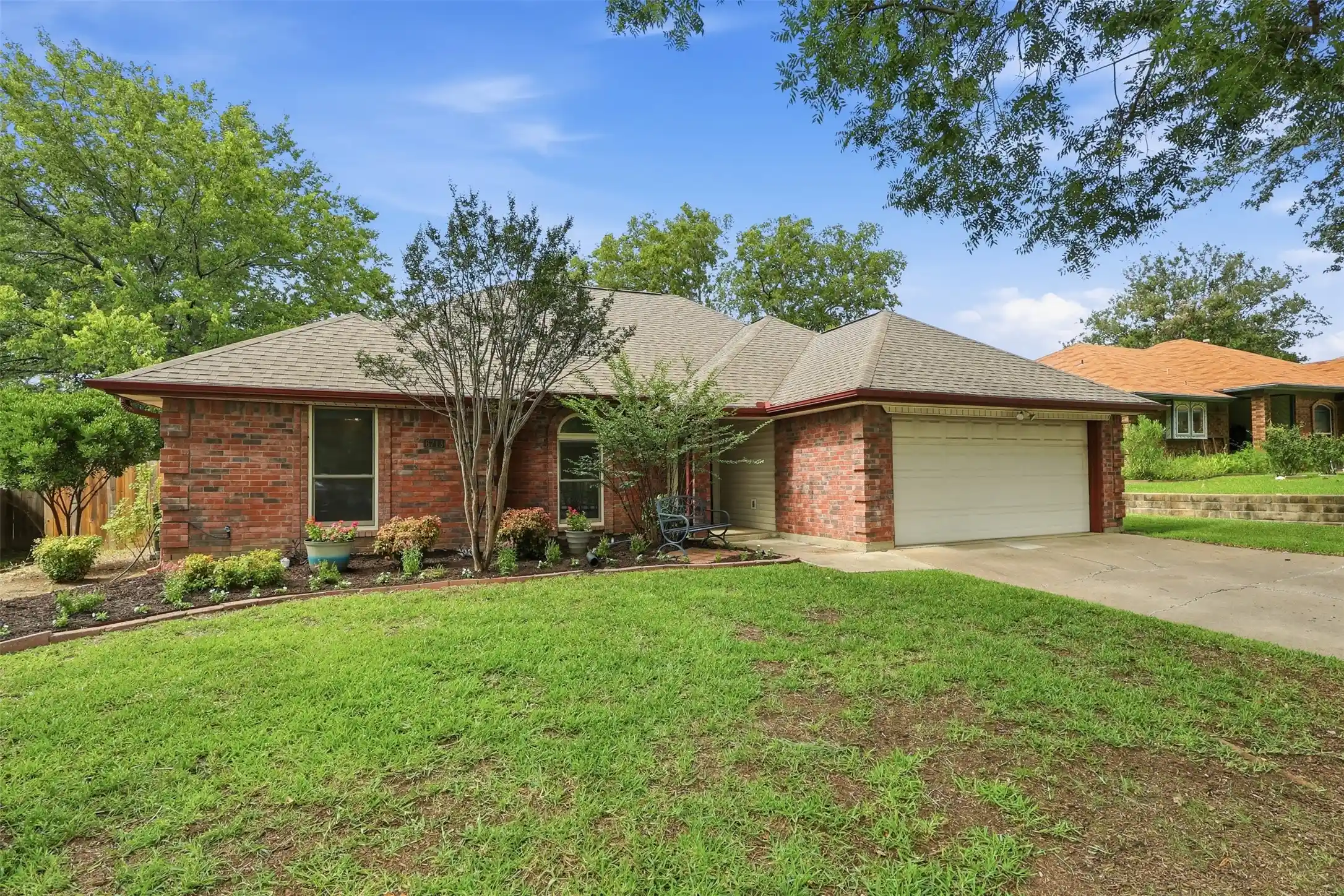 Photo 1 of Single family home for sale at 6713 N Park Dr, North Richland Hills, TX 76182 | MLS# 21335692 | Listing updated on 2026-10-21