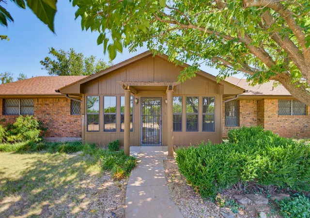 Photo 1 of Single family home for sale at 727 Key Ln, Abilene, TX 79602 | MLS# 21344001 | Listing updated on 2026-08-30