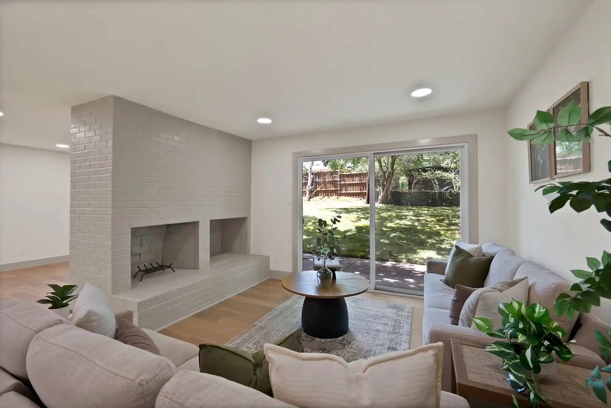 Photo 1 of Single family home for sale at 1816 Ridgmar Blvd, Fort Worth, TX 76116 | MLS# 21339260 | Listing updated on 2026-10-26