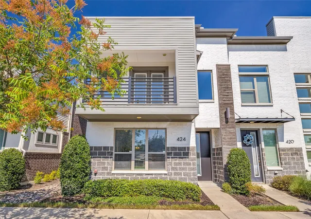 Townhouse for sale at 424 Texas Dr, Plano, TX 75075 | MLS# 21343804 | Listing updated on 2026-08-27
