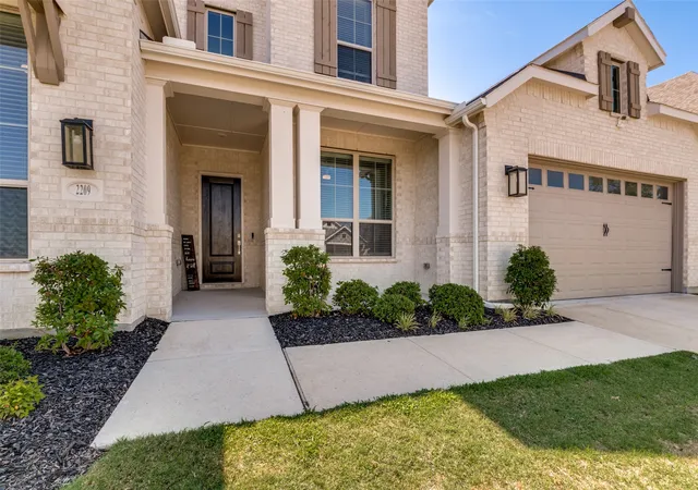 Photo 3 of Single family home for sale at 2209 Cooper River Trl, Waxahachie, TX 75165 | MLS# 21341731 | Listing updated on 2026-08-30