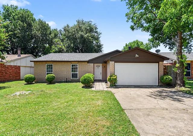 Photo 1 of Single family home for sale at 224 Rockcrest Dr, Mesquite, TX 75150 | MLS# 21343235 | Listing updated on 2026-08-27