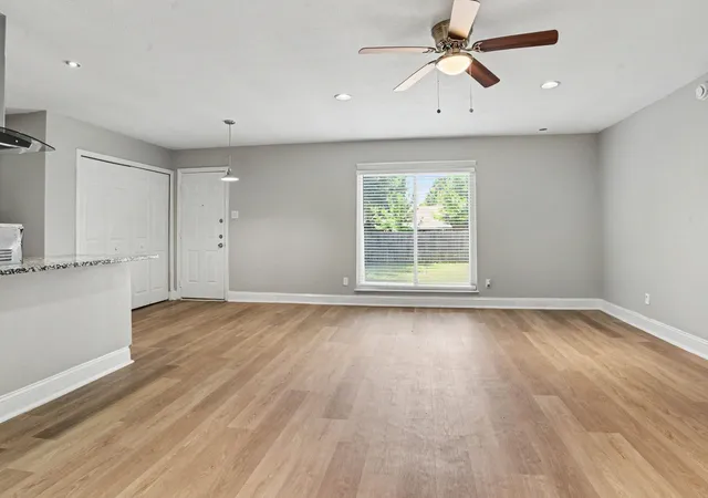 Photo 3 of Single family home for sale at 224 Rockcrest Dr, Mesquite, TX 75150 | MLS# 21343235 | Listing updated on 2026-08-27