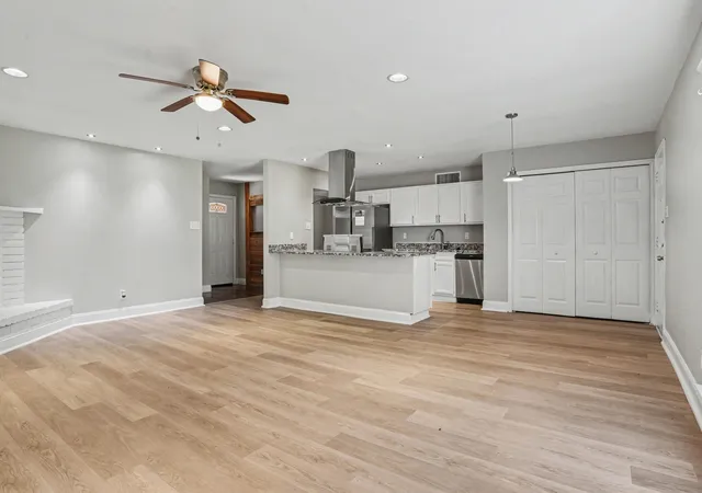 Photo 3 of Single family home for sale at 224 Rockcrest Dr, Mesquite, TX 75150 | MLS# 21343235 | Listing updated on 2026-08-27