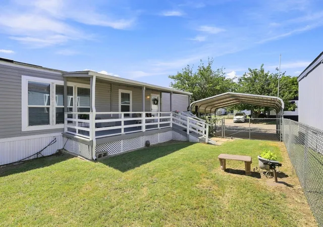 Photo 2 of Sale Pending at 128 Valerie Ln, Knollwood, TX 75092 | MLS# 21343112 | Listing updated on 2026-09-29