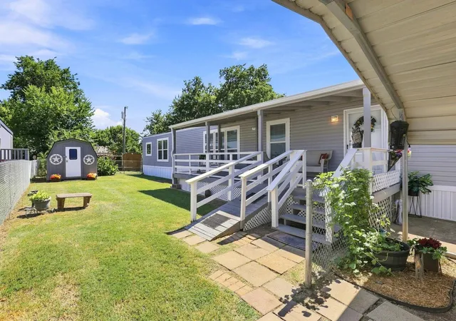 Photo 3 of Sale Pending at 128 Valerie Ln, Knollwood, TX 75092 | MLS# 21343112 | Listing updated on 2026-09-29