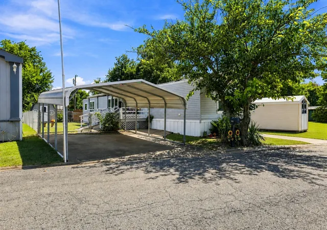 Photo 3 of Sale Pending at 128 Valerie Ln, Knollwood, TX 75092 | MLS# 21343112 | Listing updated on 2026-09-29