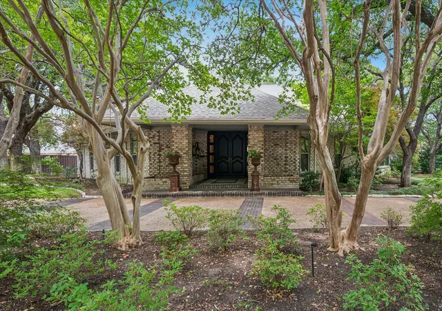 Single family home for sale at 7276 Lupton Cir, Dallas, TX 75225 | MLS# 21342041
