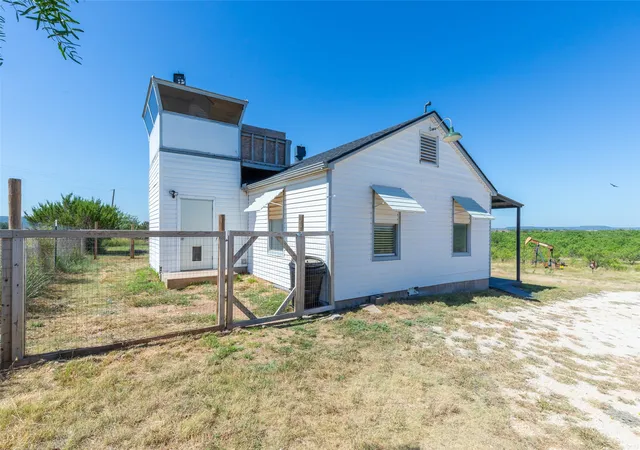 Photo 4 of Single family home for sale at 901 Iberis Rd S, Abilene, TX 79606 | MLS# 21340267 | Listing updated on 2026-09-27