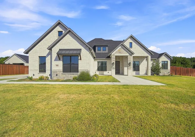 Photo 1 of Single family home for sale at 4231 Spring Garden Rd, Midlothian, TX 76065 | MLS# 21343631 | Listing updated on 2026-10-02
