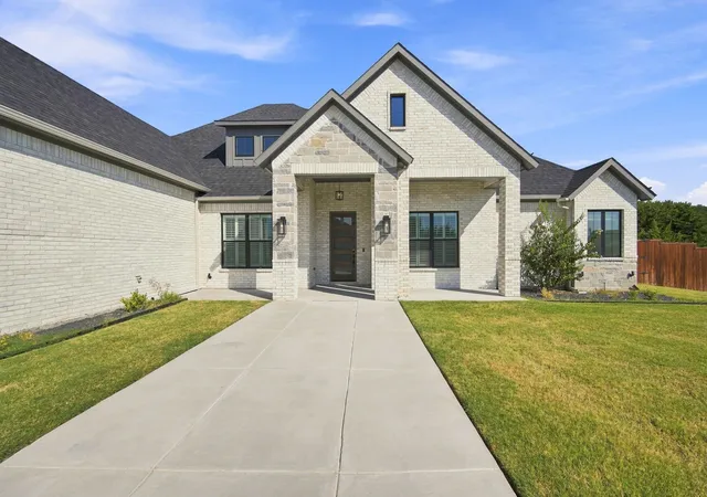 Photo 2 of Single family home for sale at 4231 Spring Garden Rd, Midlothian, TX 76065 | MLS# 21343631 | Listing updated on 2026-10-02