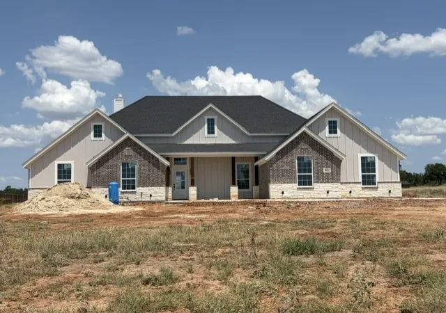 Photo 3 of Sale Pending at 1031 Colt Rd, Springtown, TX 76082 | MLS# 21344363 | Listing updated on 2026-08-19