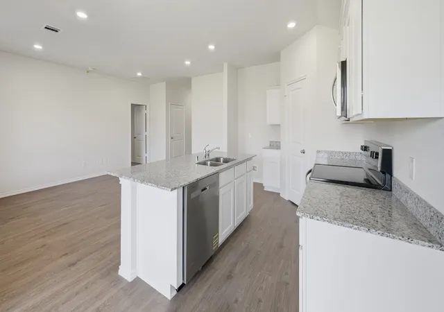 Photo 3 of Single family home for sale at 1944 Freeman St, Tyler, TX 75702 | MLS# 21343843 | Listing updated on 2026-10-04