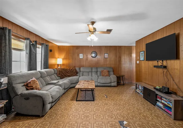Photo 4 of Single family home for sale at 483 Nicole Ln, Waco, TX 76705 | MLS# 21344412 | Listing updated on 2026-07-30