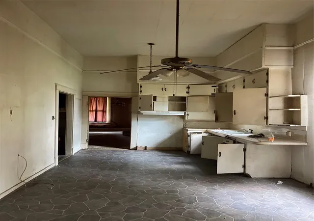 Photo 4 of Sale Pending at 317 Se 6Th, Paris, TX 75460 | MLS# 21344485 | Listing updated on 2026-08-20