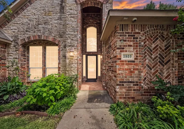 Photo 2 of Single family home for sale at 3809 Sumner Ct, Sherman, TX 75090 | MLS# 21327291 | Listing updated on 2026-10-07