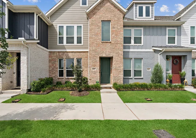 Photo 2 of Townhouse for sale at 4425 Union St, North Richland Hills, TX 76180 | MLS# 21339609 | Listing updated on 2026-09-02