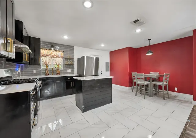 Photo 1 of Single family home for sale at 2611 Hardy Pl, Arlington, TX 76010 | MLS# 21344556 | Listing updated on 2026-08-18