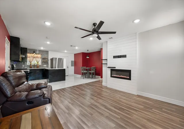 Photo 3 of Single family home for sale at 2611 Hardy Pl, Arlington, TX 76010 | MLS# 21344556 | Listing updated on 2026-08-18