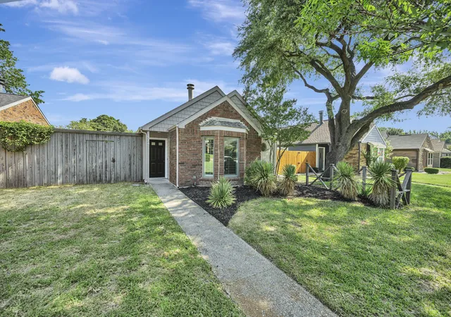 Photo 2 of Single family home for sale at 934 Mapleleaf Ln, Coppell, TX 75019 | MLS# 21344384 | Listing updated on 2026-08-19