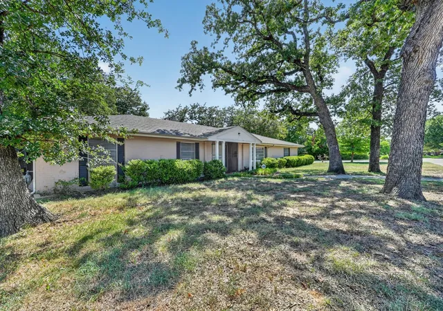 2nd image of 7200 Ellis Rd, Fort Worth, TX 76112 | MLS# 21344579